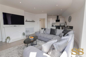Pearl Penthouse - 1 MINUTE FROM 02 ACADEMY - FREE PARKING - 5 MINUTES FROM THE BEACH - FAST WI-FI - SMART TV